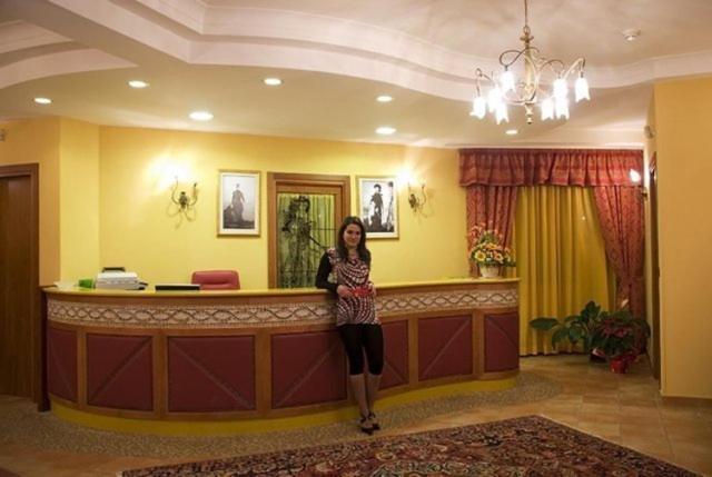 Hotel Duca Di Calabria Серра-Сан-Бруно Экстерьер фото