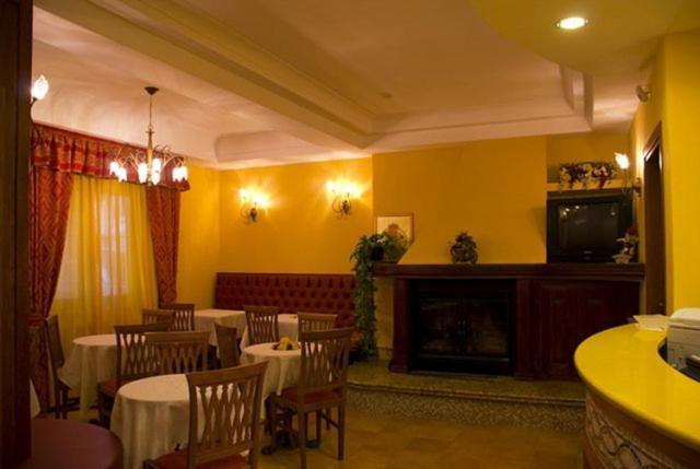 Hotel Duca Di Calabria Серра-Сан-Бруно Экстерьер фото