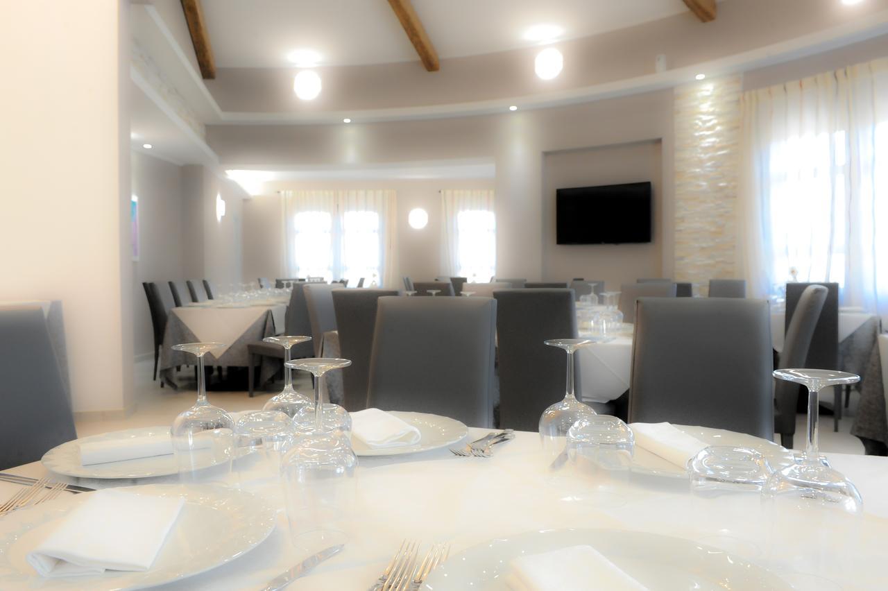 Hotel Duca Di Calabria Серра-Сан-Бруно Экстерьер фото