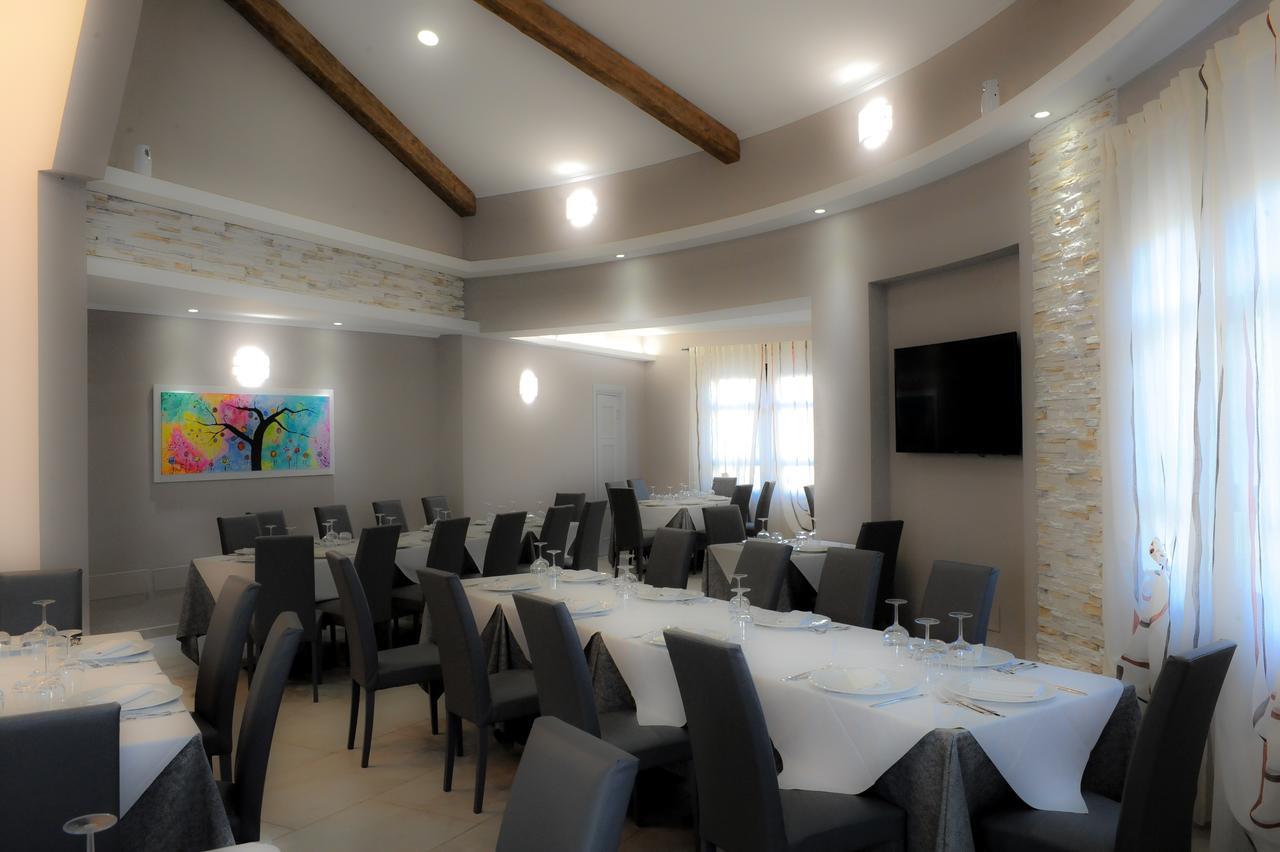 Hotel Duca Di Calabria Серра-Сан-Бруно Экстерьер фото