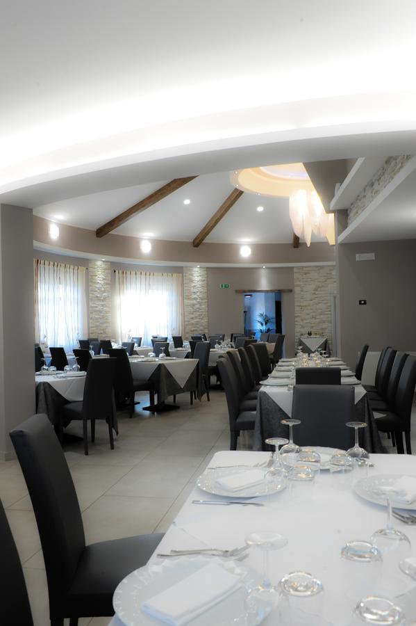 Hotel Duca Di Calabria Серра-Сан-Бруно Экстерьер фото