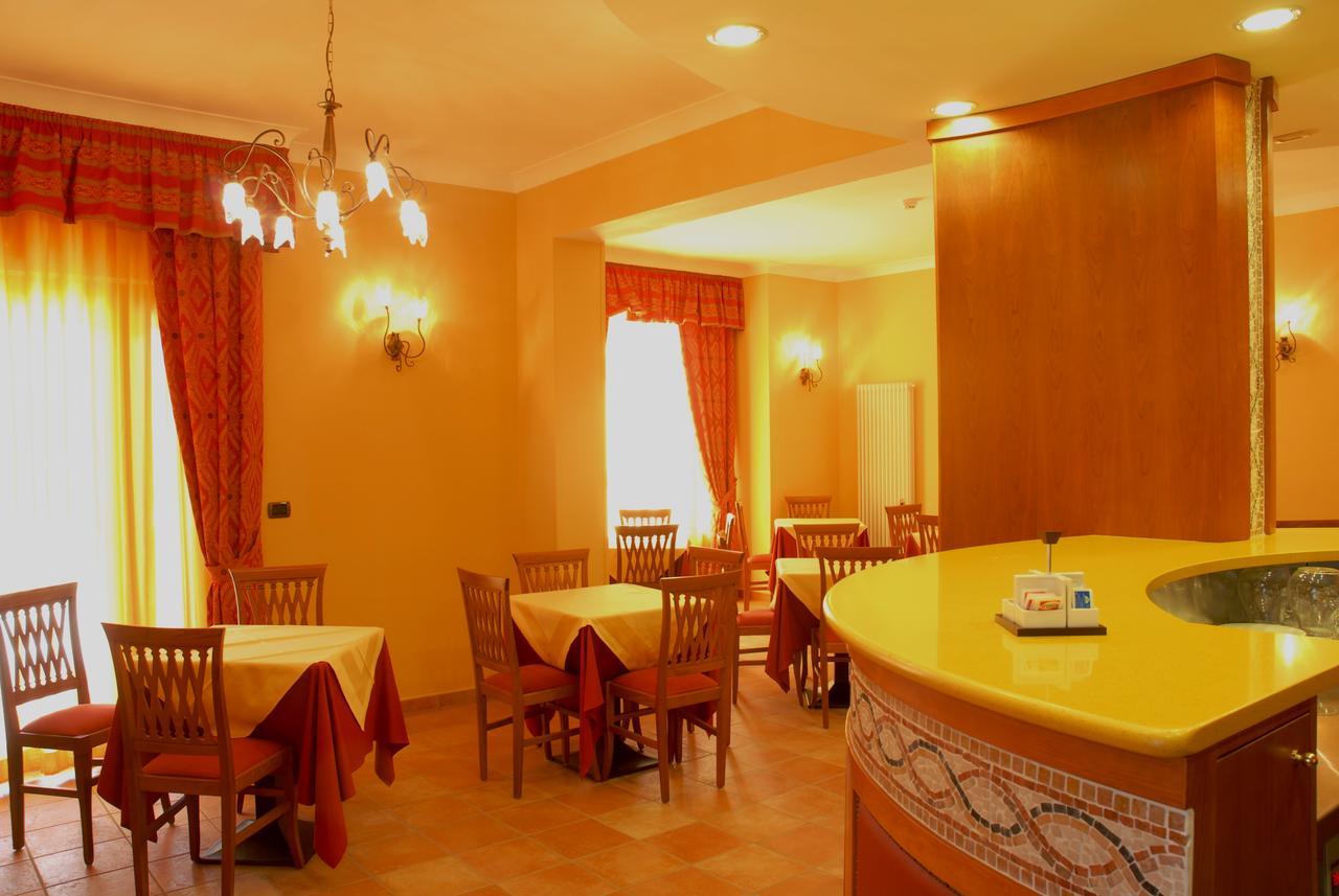 Hotel Duca Di Calabria Серра-Сан-Бруно Экстерьер фото